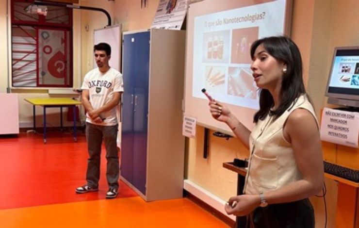 Estudantes do DCM em ação de divulgação na Escola Secundária Dom Manuel Martins
